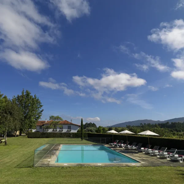 casa-alta-sobre-paisagem-2